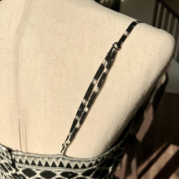 BCBG Maxazria black & off white dress with full skirt and sequin sparkle size 6 - Picture 5 of 13